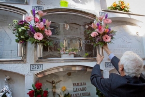 576_1351801466_Adri_Costa_MG_5595_Tots_Sants_Cementiri_Manlleu_2012